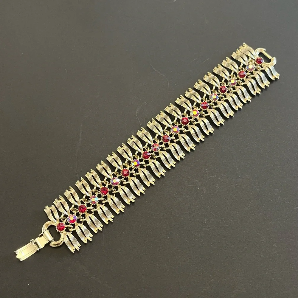 Lisner Red Rhinestone Parure - Picture 7 of 11